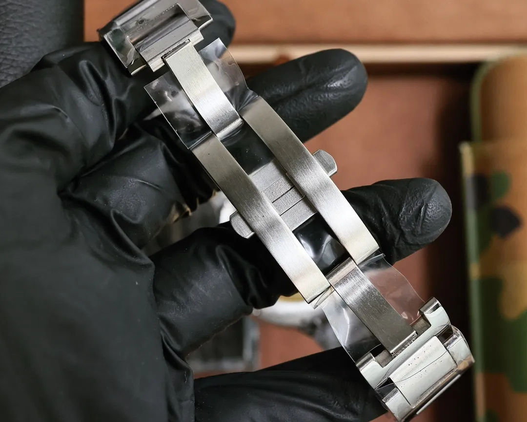 白皮500 玫皮520 白钢530 钻+50 卡地亚 Cartier♠️全自动机械🃏头层小牛皮🍴拱形蓝光玻璃🔳43*14mm✒️岁月与商场的历练雕塑出的轮廓🎴续演着霸道总裁的优雅传奇 driver de cartier ❗