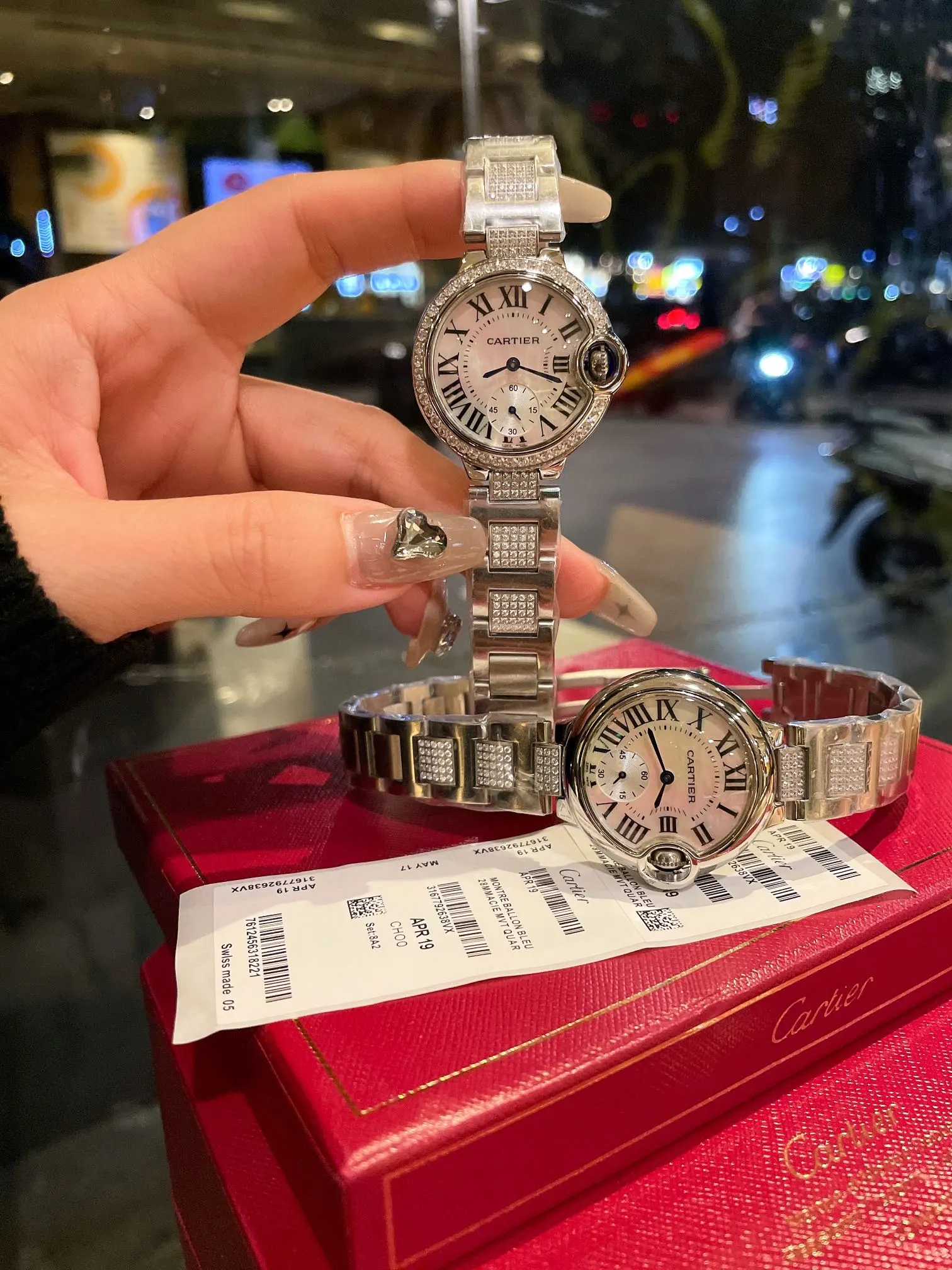 💰白300金320 圈口钻+20 表带钻+100 #鱼眼玻璃 33cm 匠心之作卡地亚蓝气球,精致33mm石英腕表,传统三针设计 星空运转 时间流淌 特殊工艺镶钻,个性 完美 搭配鱼眼玻璃 走时精准