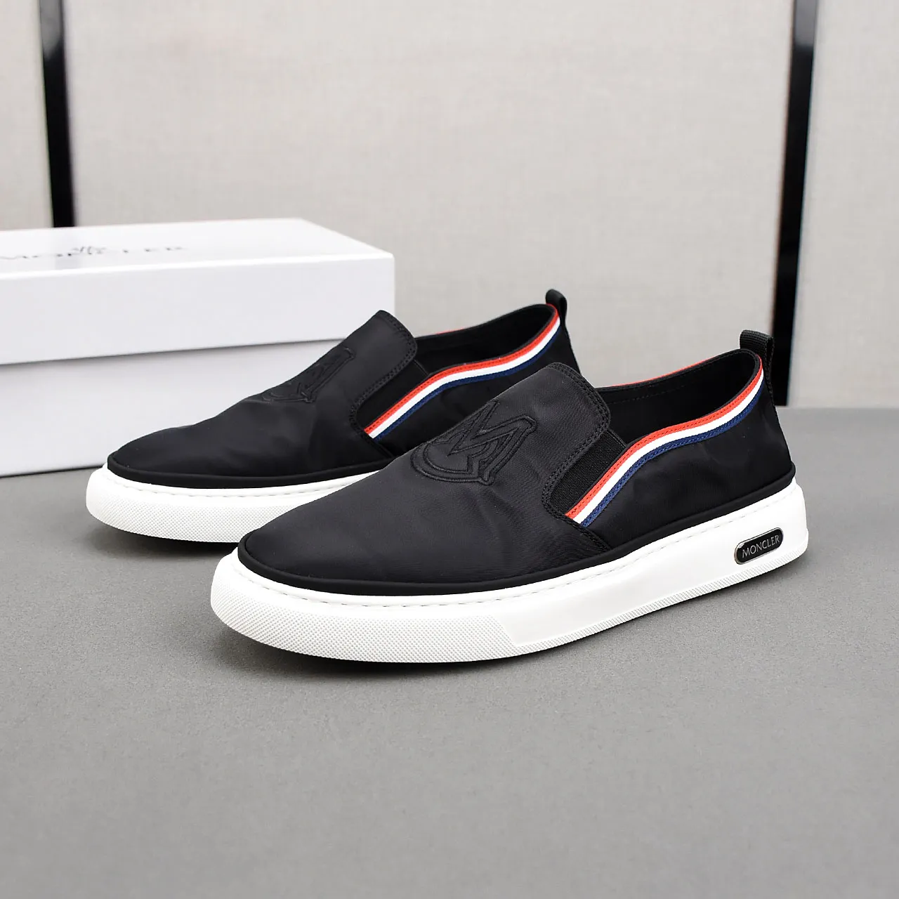 PP190❣️❣️❣️Moncler 【蒙口】透气小布鞋,鞋面采用舒适透气布料,超轻软橡胶大底。男款39-44。