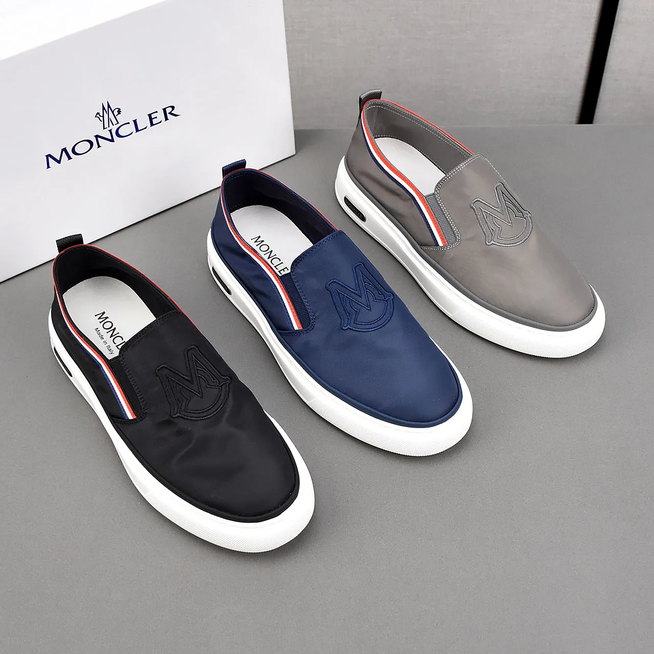 PP190❣️❣️❣️Moncler 【蒙口】透气小布鞋,鞋面采用舒适透气布料,超轻软橡胶大底。男款39-44。