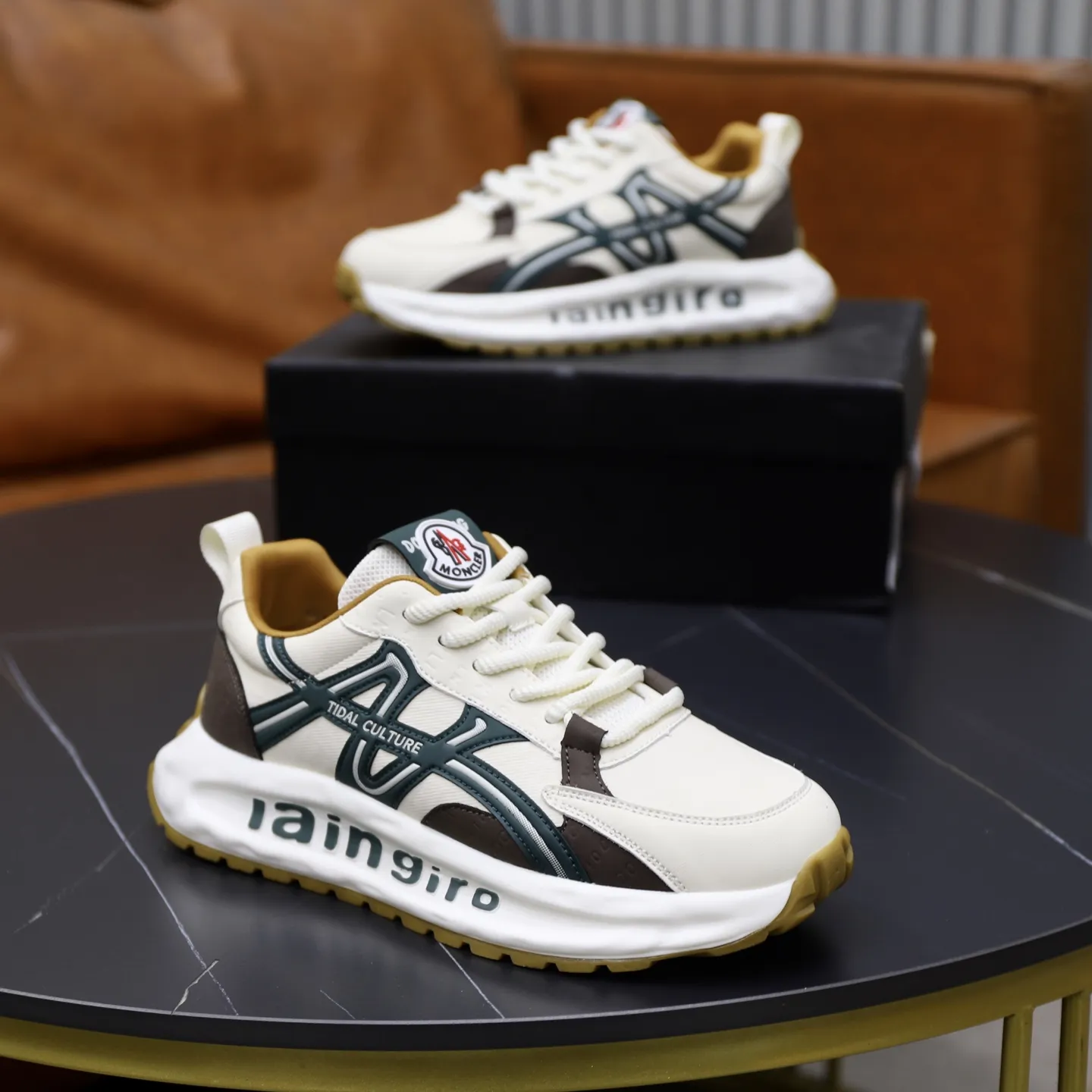 出厂价:211💰蒙口 最新上市、进口原厂材料、高级原版图案。高端1:1开模定制,大底更轻便,防滑。时尚主打潮流,百搭爆款。散发时尚休闲气息,时尚就在脚下。码数:38-44