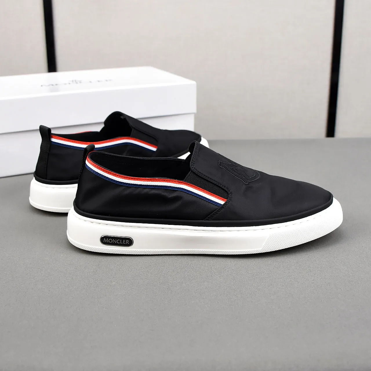 PP190❣️❣️❣️Moncler 【蒙口】透气小布鞋，鞋面采用舒适透气布料，超轻软橡胶大底。男款39-44。