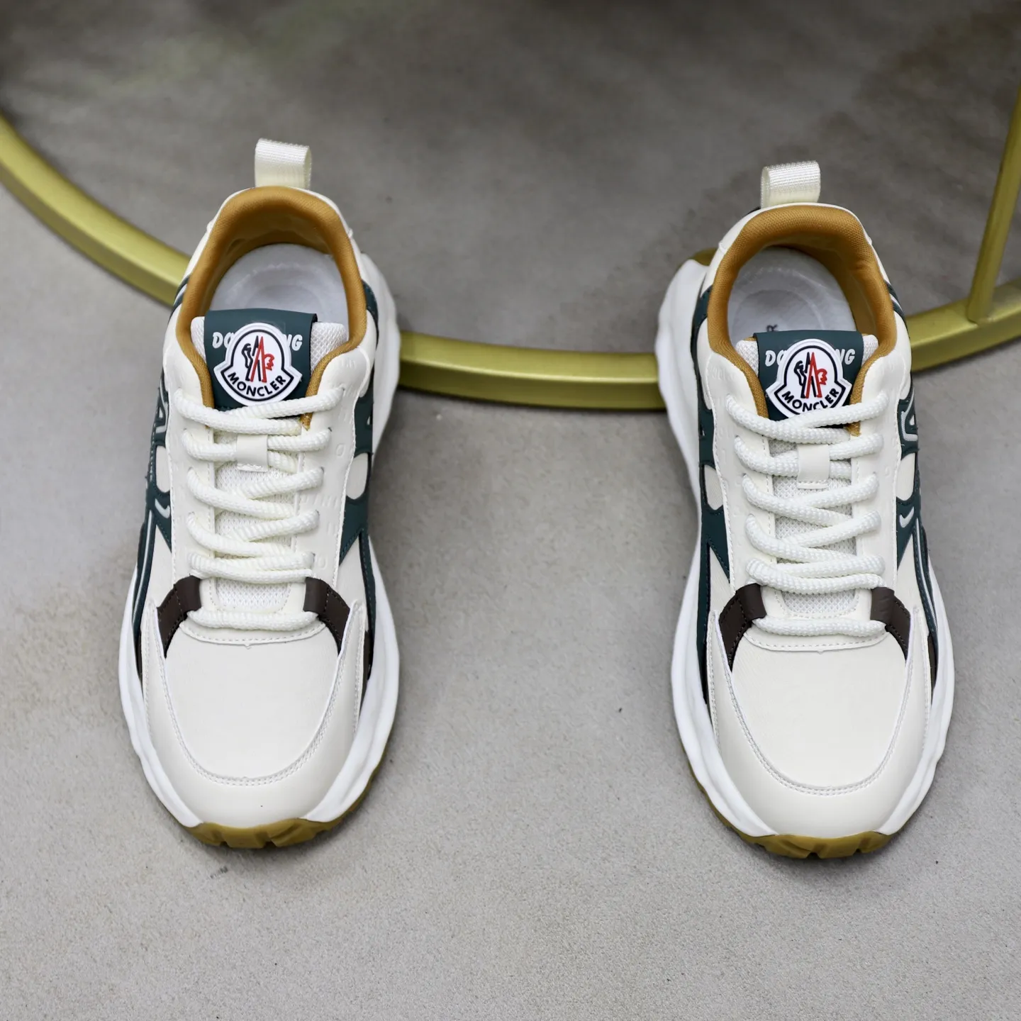 出厂价：211💰蒙口 最新上市、进口原厂材料、高级原版图案。高端1:1开模定制，大底更轻便，防滑。时尚主打潮流，百搭爆款。散发时尚休闲气息，时尚就在脚下。码数：38-44