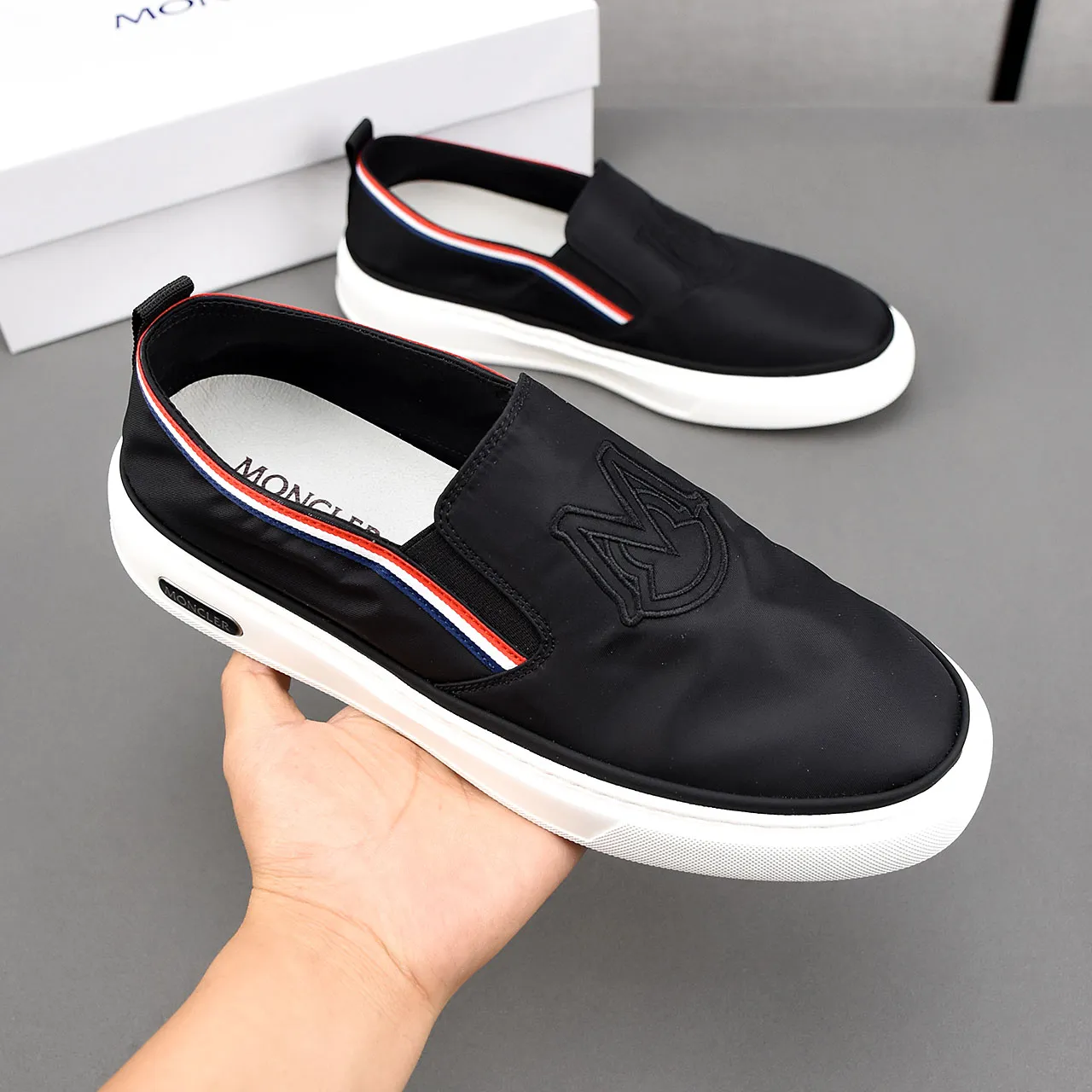 PP190❣️❣️❣️Moncler 【蒙口】透气小布鞋，鞋面采用舒适透气布料，超轻软橡胶大底。男款39-44。