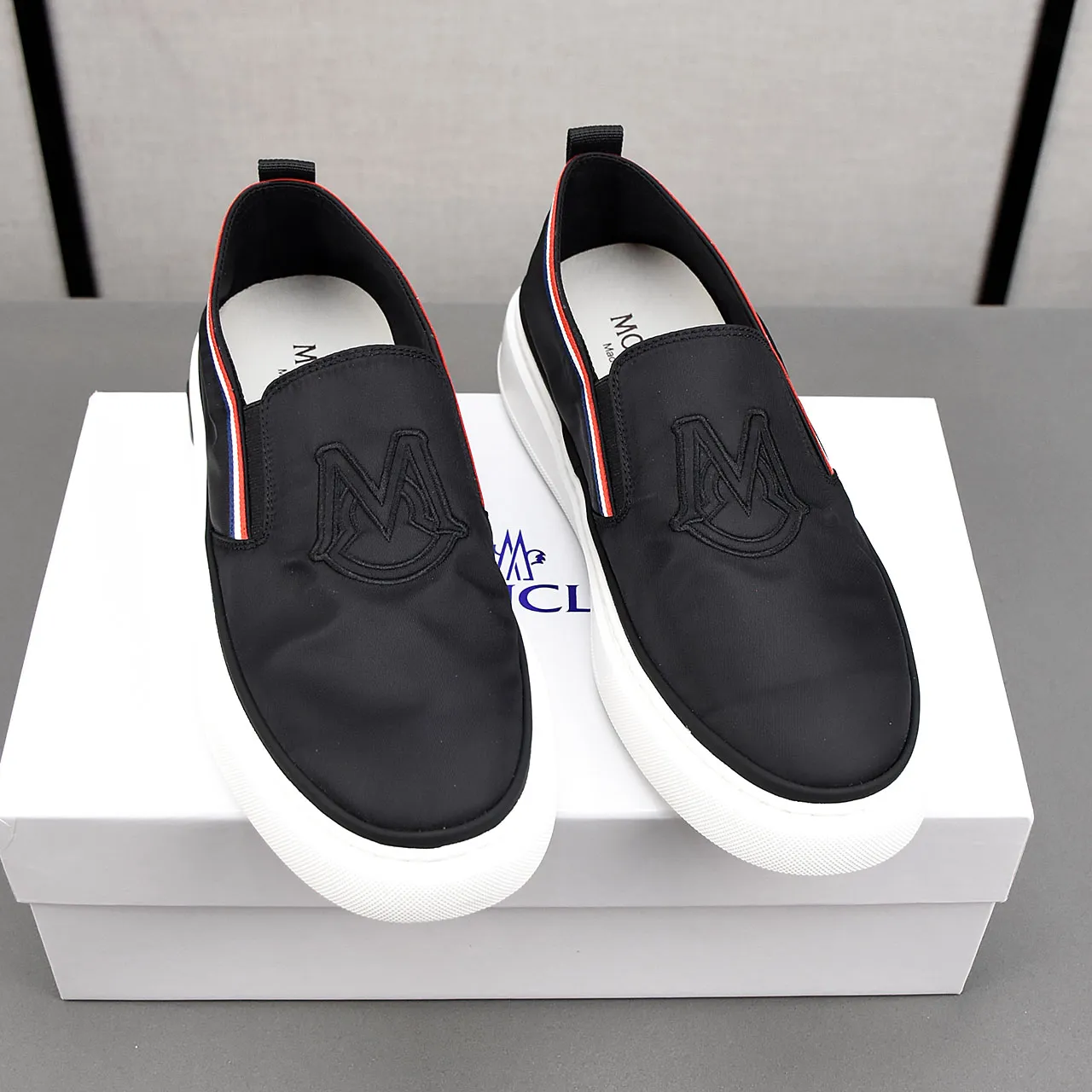 PP190❣️❣️❣️Moncler 【蒙口】透气小布鞋，鞋面采用舒适透气布料，超轻软橡胶大底。男款39-44。