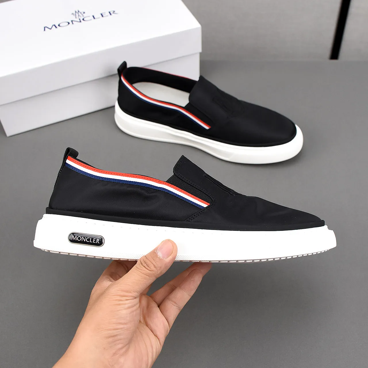 PP190❣️❣️❣️Moncler 【蒙口】透气小布鞋,鞋面采用舒适透气布料,超轻软橡胶大底。男款39-44。