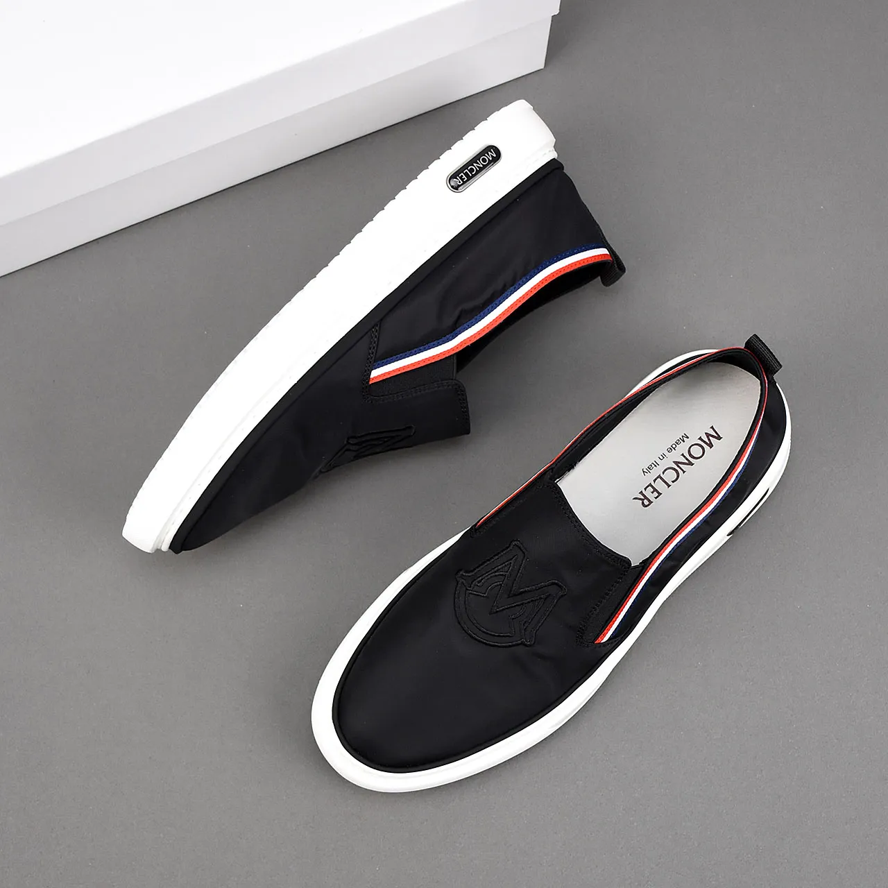 PP190❣️❣️❣️Moncler 【蒙口】透气小布鞋,鞋面采用舒适透气布料,超轻软橡胶大底。男款39-44。