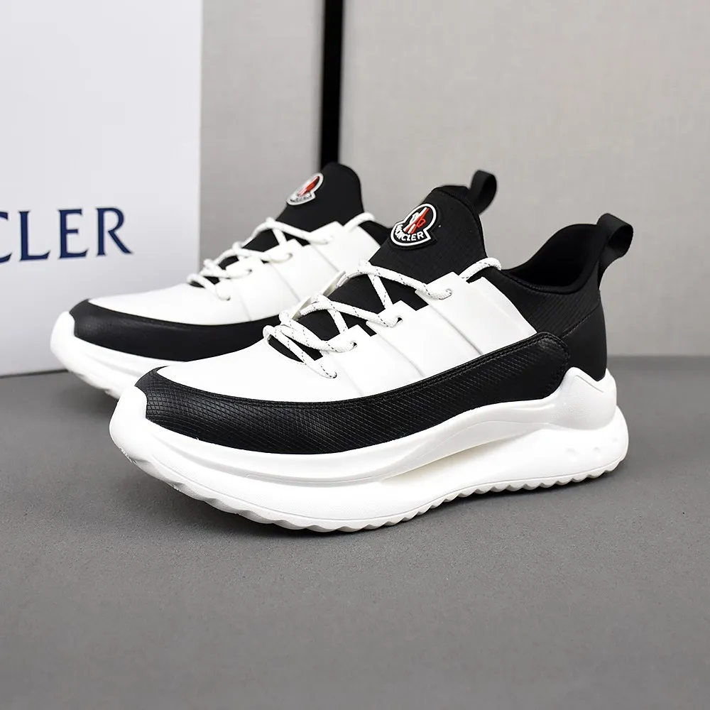 PP290👟👟👟 Moncler蒙口男士户外系带运动鞋，具有舒适防滑性能，专为户外跑步或都市漫步而设。兼备创新、功能性与图形细节于一体，从高山氛围汲取灵感，诠释潮流时尚。多种原版材料拼接而成，鞋面采用鞋带和橡胶嵌件设计，大底采发泡超轻大底，具有高弹性高耐磨性，提高舒适性！39-44(38和45定做)4色可选