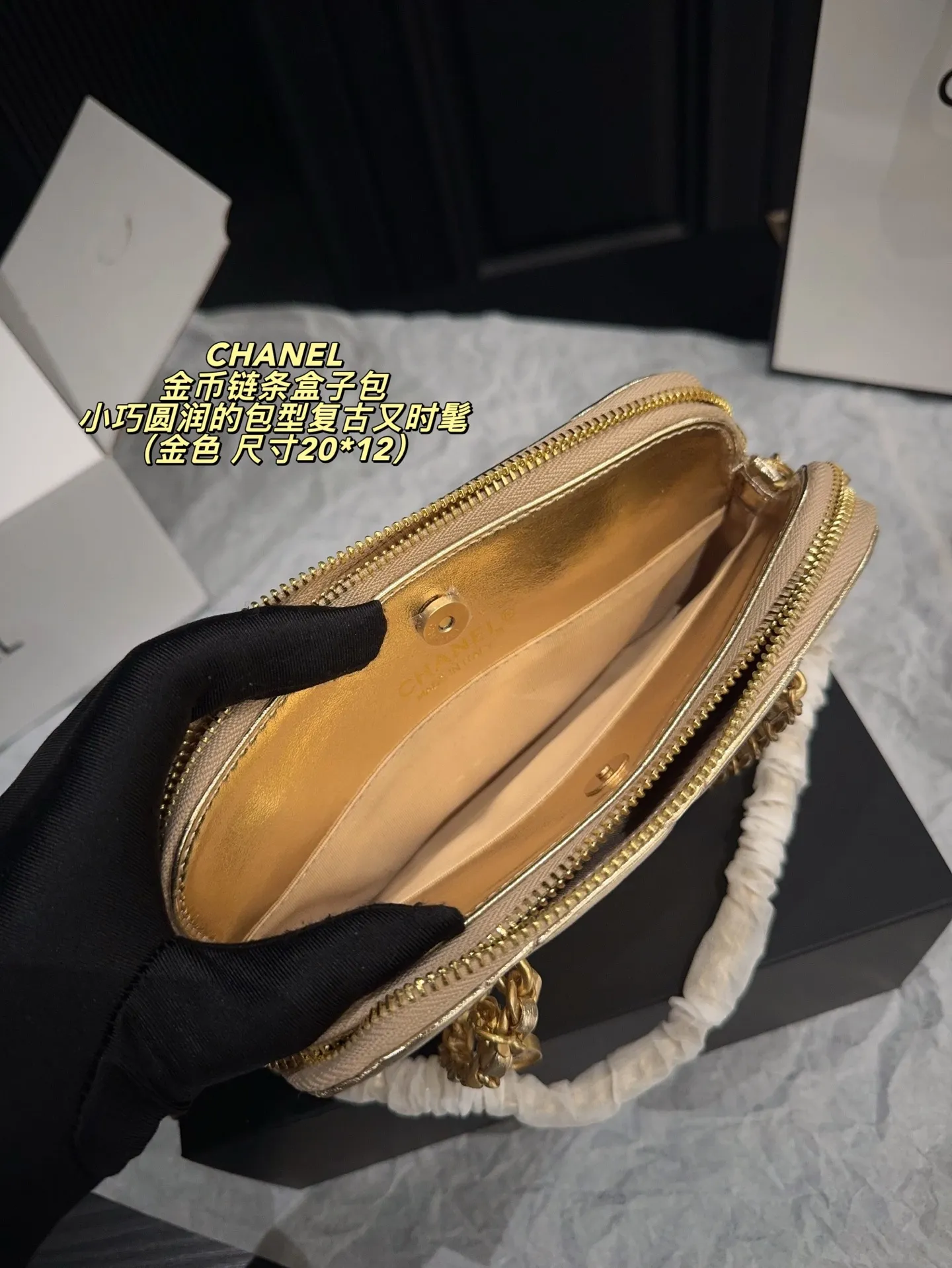 P155配折叠盒⚠️尺寸20*12 香奈儿CHANEL 金币链条盒子包 香奶奶小冷门金币包 一眼就爱了 黑色专业户 复古感金币搭配 秋冬真的好适合 可手提还可以斜挎 还放的下手机 mini保龄球的包型好可爱