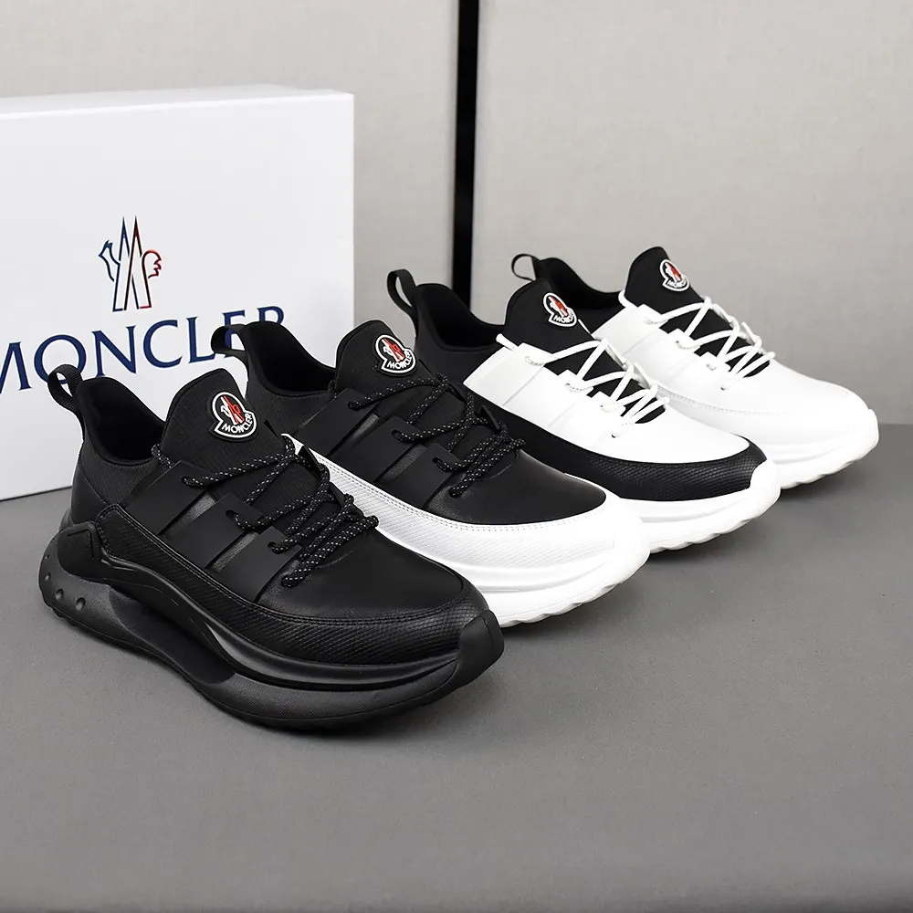 PP290👟👟👟 Moncler蒙口男士户外系带运动鞋,具有舒适防滑性能,专为户外跑步或都市漫步而设。兼备创新、功能性与图形细节于一体,从高山氛围汲取灵感,诠释潮流时尚。多种原版材料拼接而成,鞋面采用鞋带和橡胶嵌件设计,大底采发泡超轻大底,具有高弹性高耐磨性,提高舒适性!39-44(38和45定做)4色可选