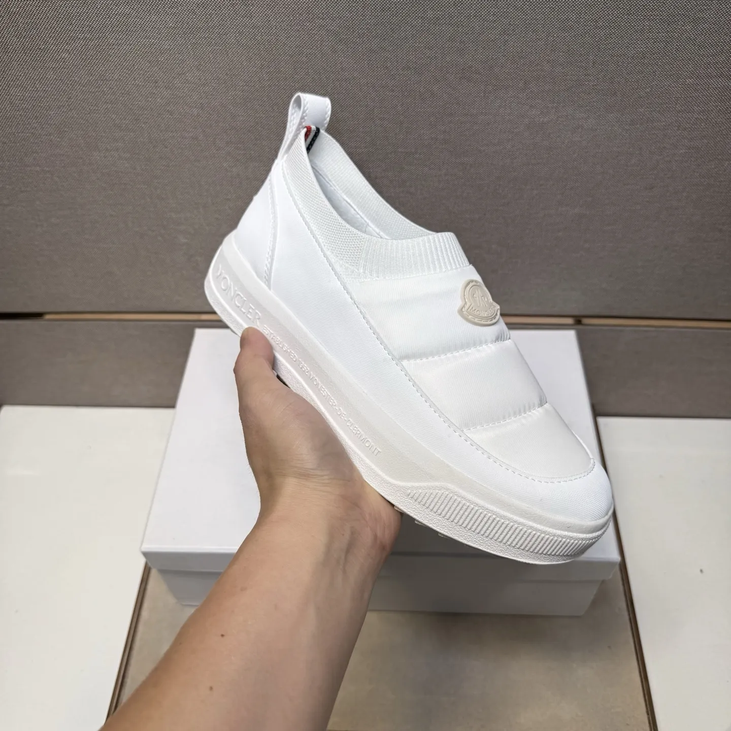 ⬛️出厂价p220【蒙口～】情侣装休闲鞋 2025z柜同步发售 🔶码数:36-44 #️⃣ 🔷3个颜色🔜鞋面选用多材质拼接➕网布内里，舒适透气，鞋底：原版舒适耐磨大底，⚠️实物📱拍摄🎬实物更赞📢📢📢