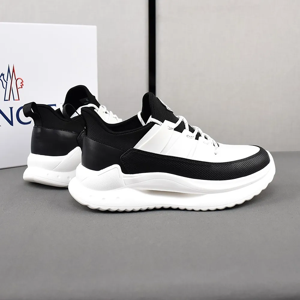 PP290👟👟👟 Moncler蒙口男士户外系带运动鞋，具有舒适防滑性能，专为户外跑步或都市漫步而设。兼备创新、功能性与图形细节于一体，从高山氛围汲取灵感，诠释潮流时尚。多种原版材料拼接而成，鞋面采用鞋带和橡胶嵌件设计，大底采发泡超轻大底，具有高弹性高耐磨性，提高舒适性！39-44(38和45定做)4色可选
