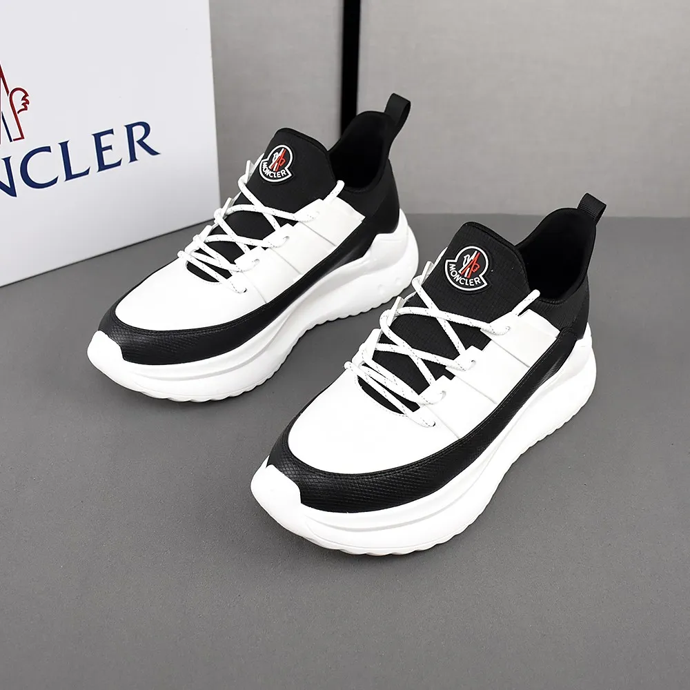 PP290👟👟👟 Moncler蒙口男士户外系带运动鞋，具有舒适防滑性能，专为户外跑步或都市漫步而设。兼备创新、功能性与图形细节于一体，从高山氛围汲取灵感，诠释潮流时尚。多种原版材料拼接而成，鞋面采用鞋带和橡胶嵌件设计，大底采发泡超轻大底，具有高弹性高耐磨性，提高舒适性！39-44(38和45定做)4色可选