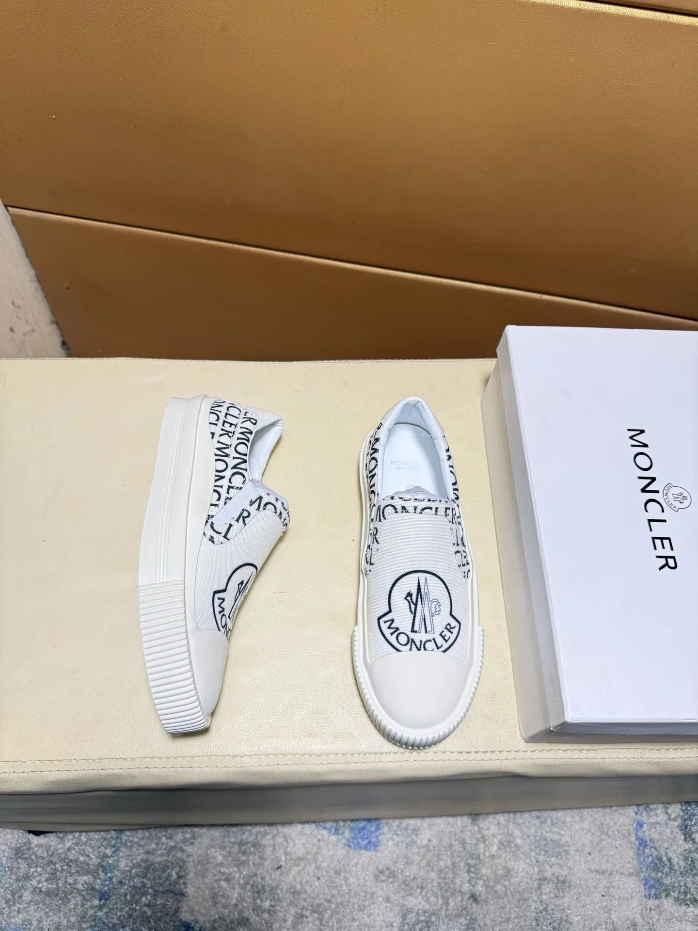 pp210💰👑👑蒙口 原单品质.~ 独特现代风运动鞋。🏃休闲鞋潮男必备款😍😍 意大利进口原版品牌,进口原版皮,羊里(拒绝脱色磨脚)鞋底:原厂特供原版底,法国懒人风格设计 ⚠️贴脚 在贴原单品质 超舒服原版底 。就好像实物拍摄🎬实物更赞 ,高品质板鞋 男鞋码数:38-46