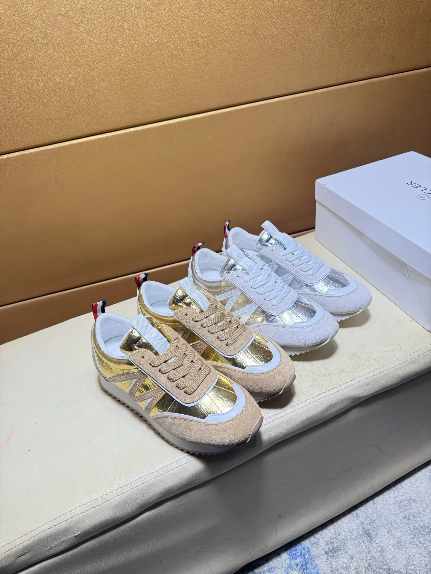 pp210💰👑👑.蒙口 原单品质.～ 独特现代风运动鞋。🏃休闲鞋潮男必备款😍😍 意大利进口原版品牌，进口原版皮，羊皮垫脚（拒绝脱色磨脚）鞋底：原厂特供原版底，法国懒人风格设计 ⚠️贴脚 在贴原单品质 超舒服原版底 。就好像实物拍摄🎬实物更赞 ，高品质板鞋，男鞋码数：36-46