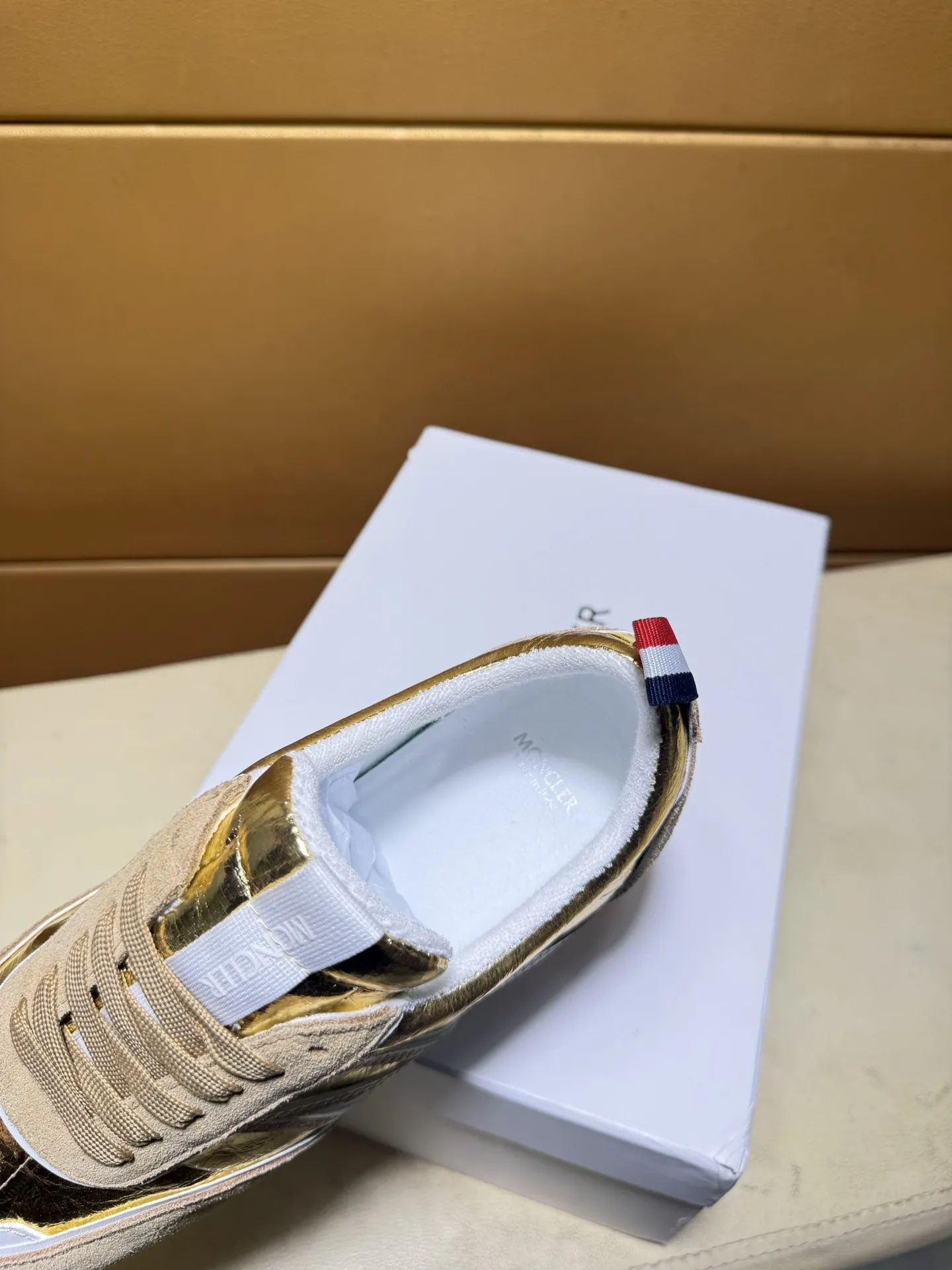 pp210💰👑👑.蒙口 原单品质.~ 独特现代风运动鞋。🏃休闲鞋潮男必备款😍😍 意大利进口原版品牌,进口原版皮,羊皮垫脚(拒绝脱色磨脚)鞋底:原厂特供原版底,法国懒人风格设计 ⚠️贴脚 在贴原单品质 超舒服原版底 。就好像实物拍摄🎬实物更赞 ,高品质板鞋,男鞋码数:36-46