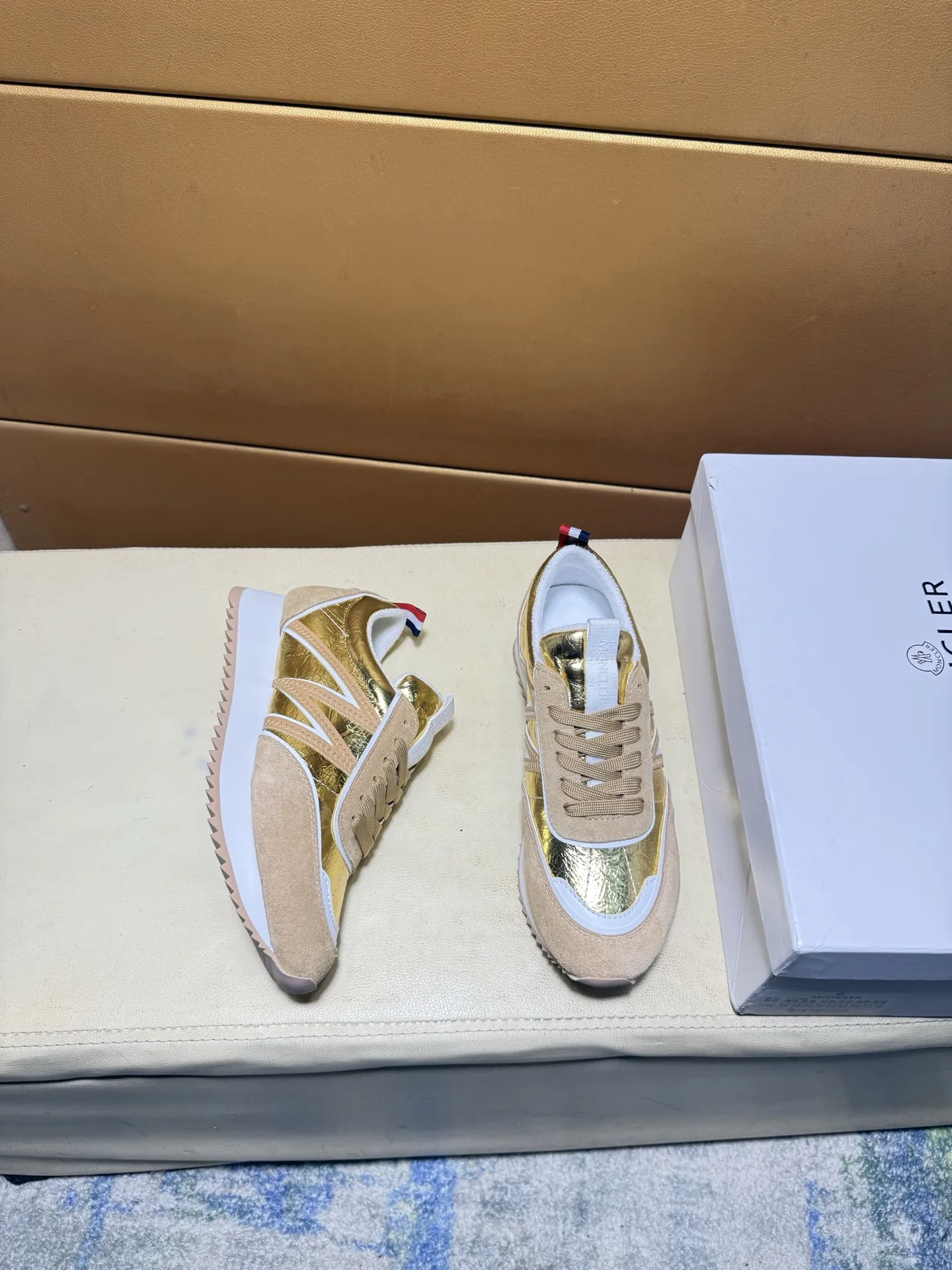 pp210💰👑👑.蒙口 原单品质.~ 独特现代风运动鞋。🏃休闲鞋潮男必备款😍😍 意大利进口原版品牌,进口原版皮,羊皮垫脚(拒绝脱色磨脚)鞋底:原厂特供原版底,法国懒人风格设计 ⚠️贴脚 在贴原单品质 超舒服原版底 。就好像实物拍摄🎬实物更赞 ,高品质板鞋,男鞋码数:36-46