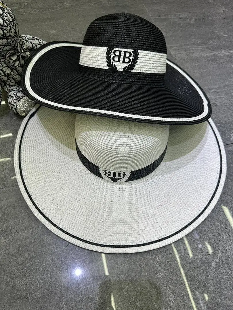 巴黎世家爆款撞色设计大檐帽