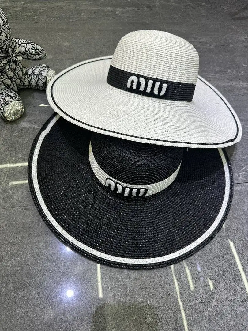 Miumiu 爆款撞色设计大檐帽