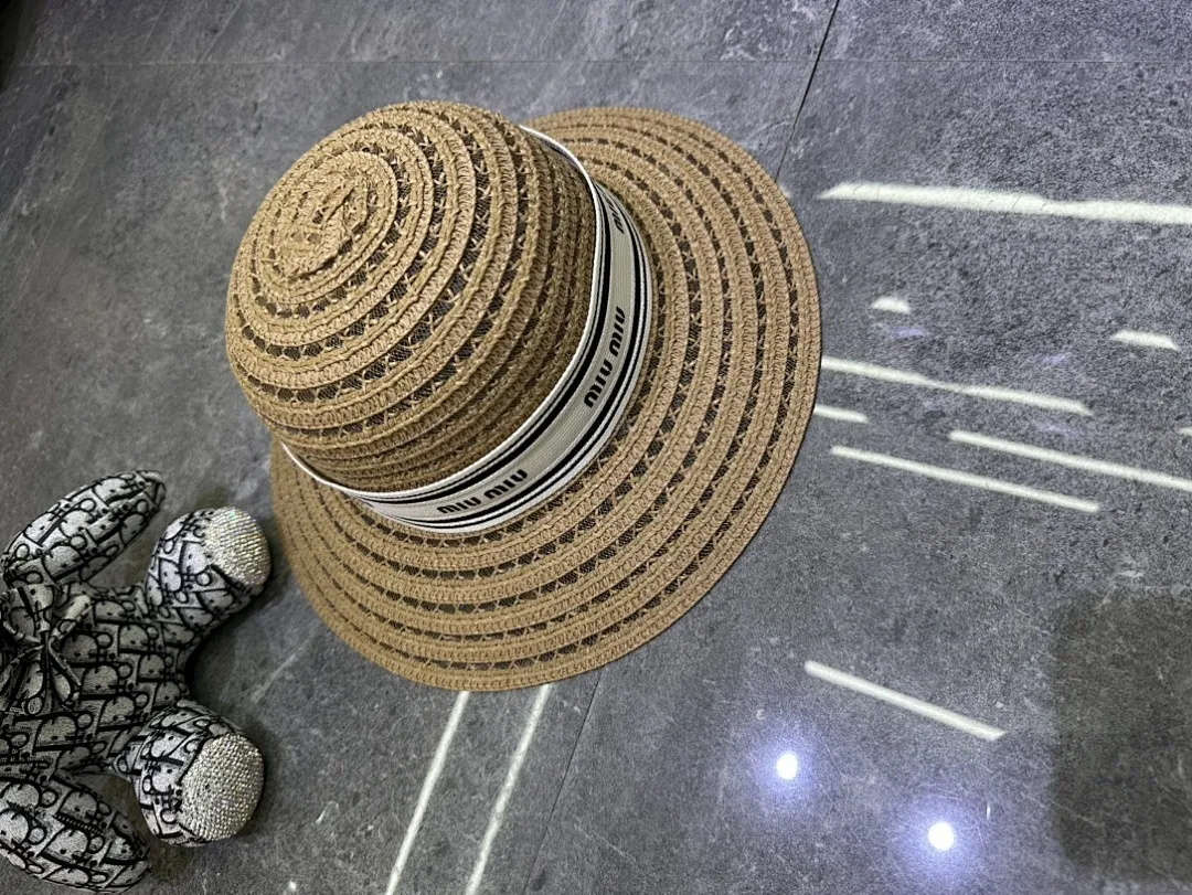 Miumiu 爆款新品盆帽👒👒‼️‼️