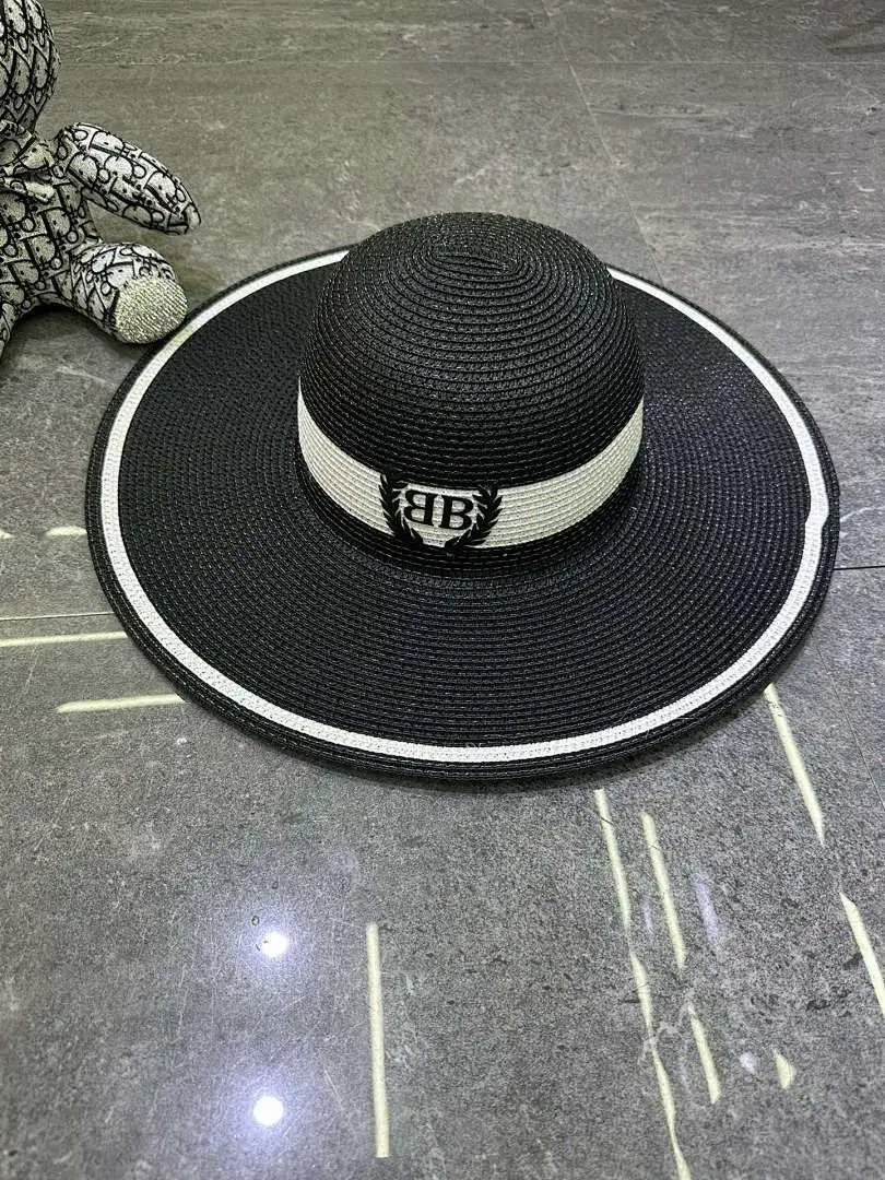 巴黎世家爆款撞色设计大檐帽