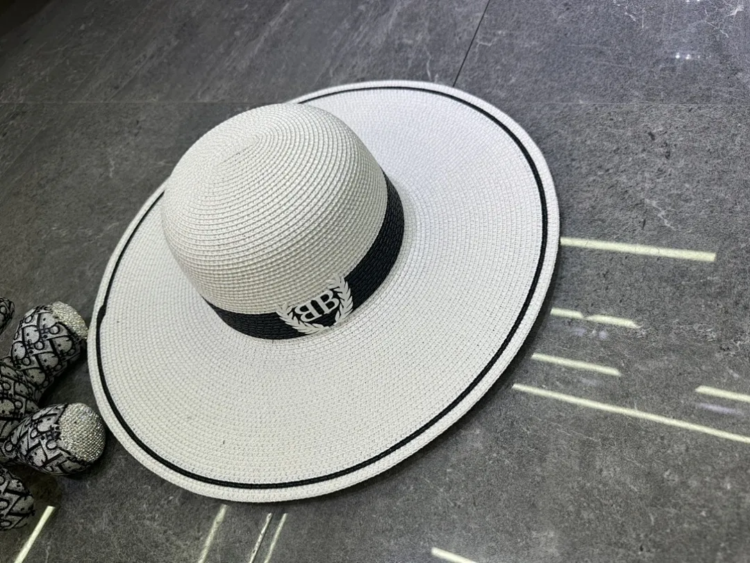 巴黎世家爆款撞色设计大檐帽