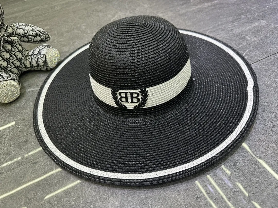 巴黎世家爆款撞色设计大檐帽