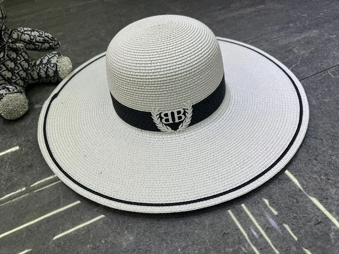 巴黎世家爆款撞色设计大檐帽