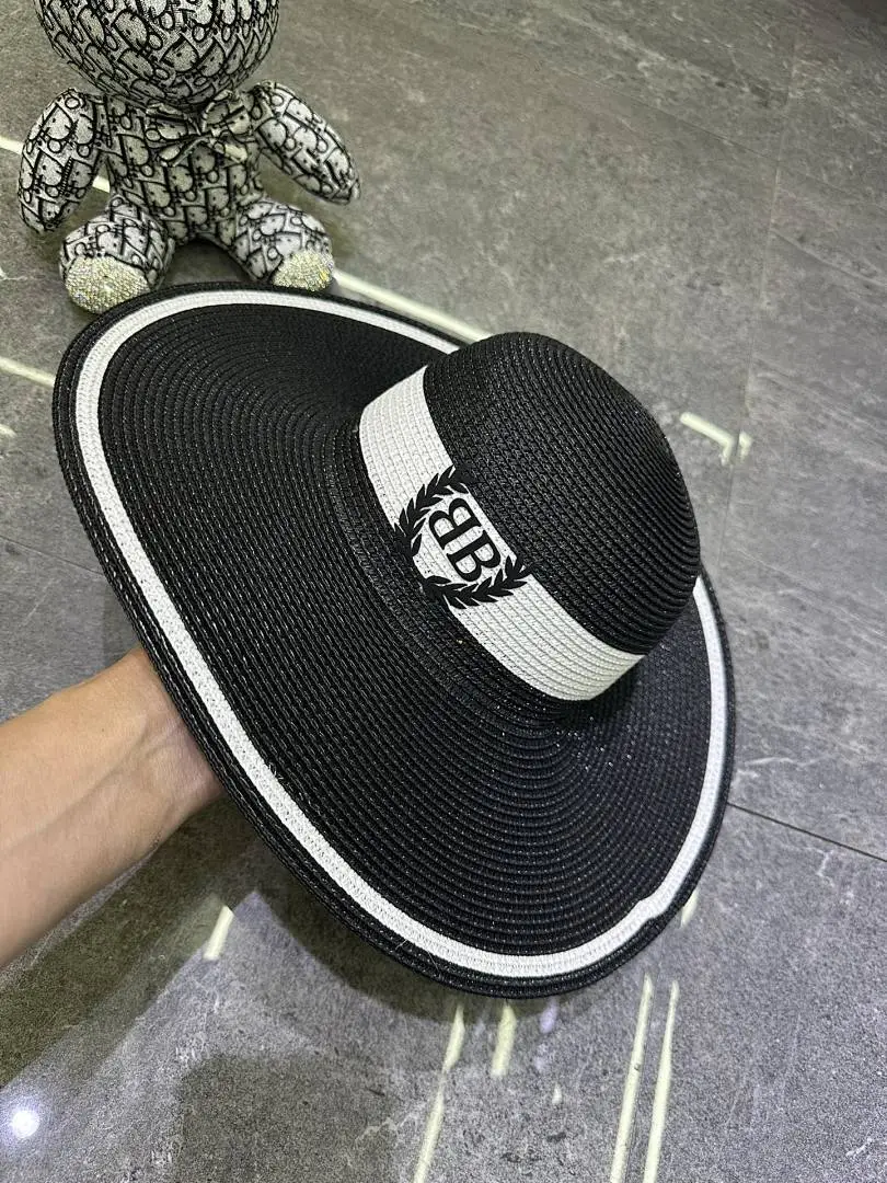 巴黎世家爆款撞色设计大檐帽