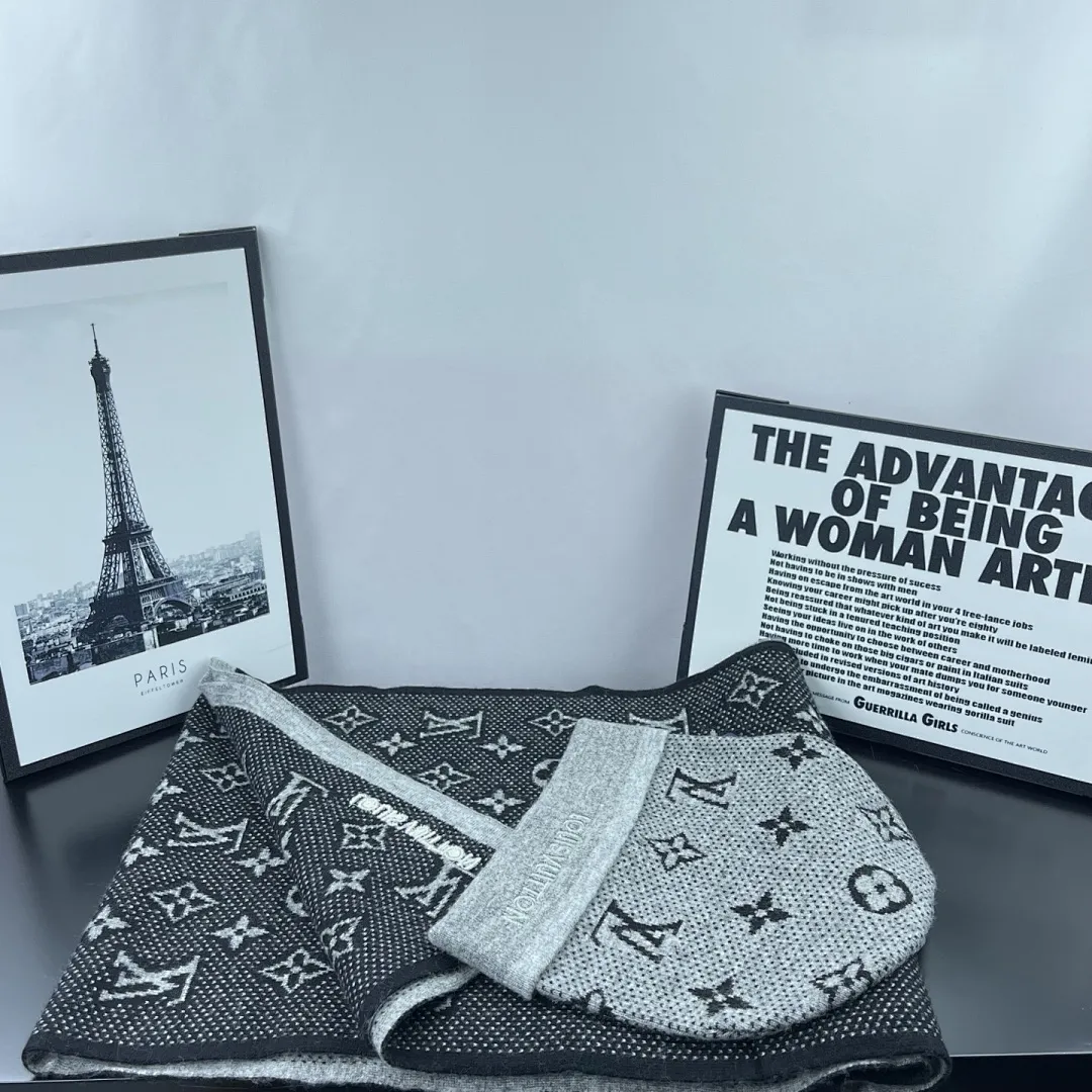 L家 【羊毛套装帽子-帽子➕围巾】经典套装帽子!成分:70%羊毛➕30%兔毛。