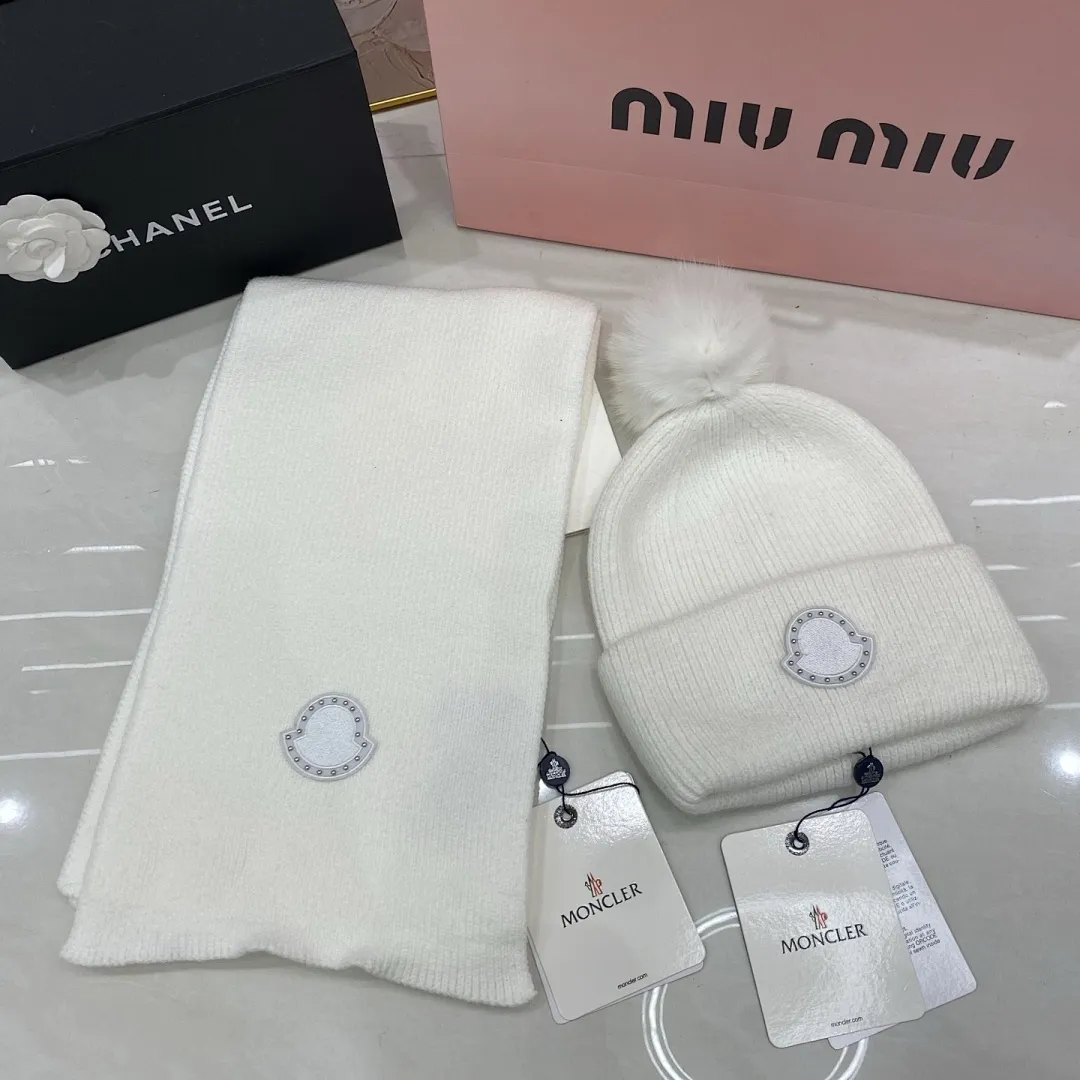 Moncler 套装:羊绒围巾🧣/兔毛针织帽+狐狸毛球