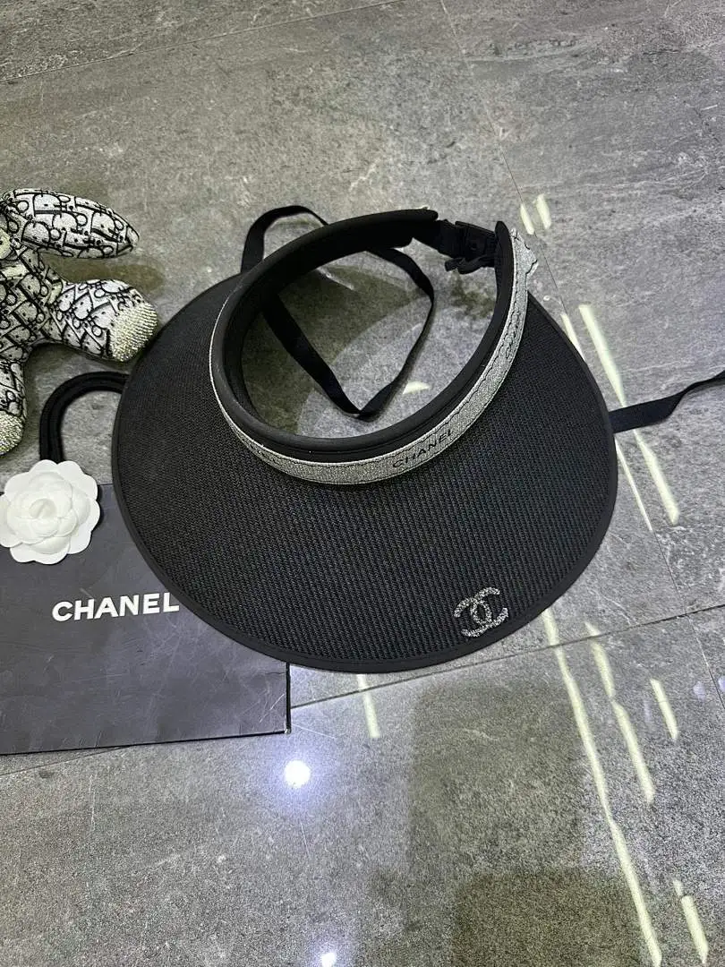 香奈儿爆款空顶帽👒👒超大檐黑胶防晒设计.带防风绳🔥🔥🔥