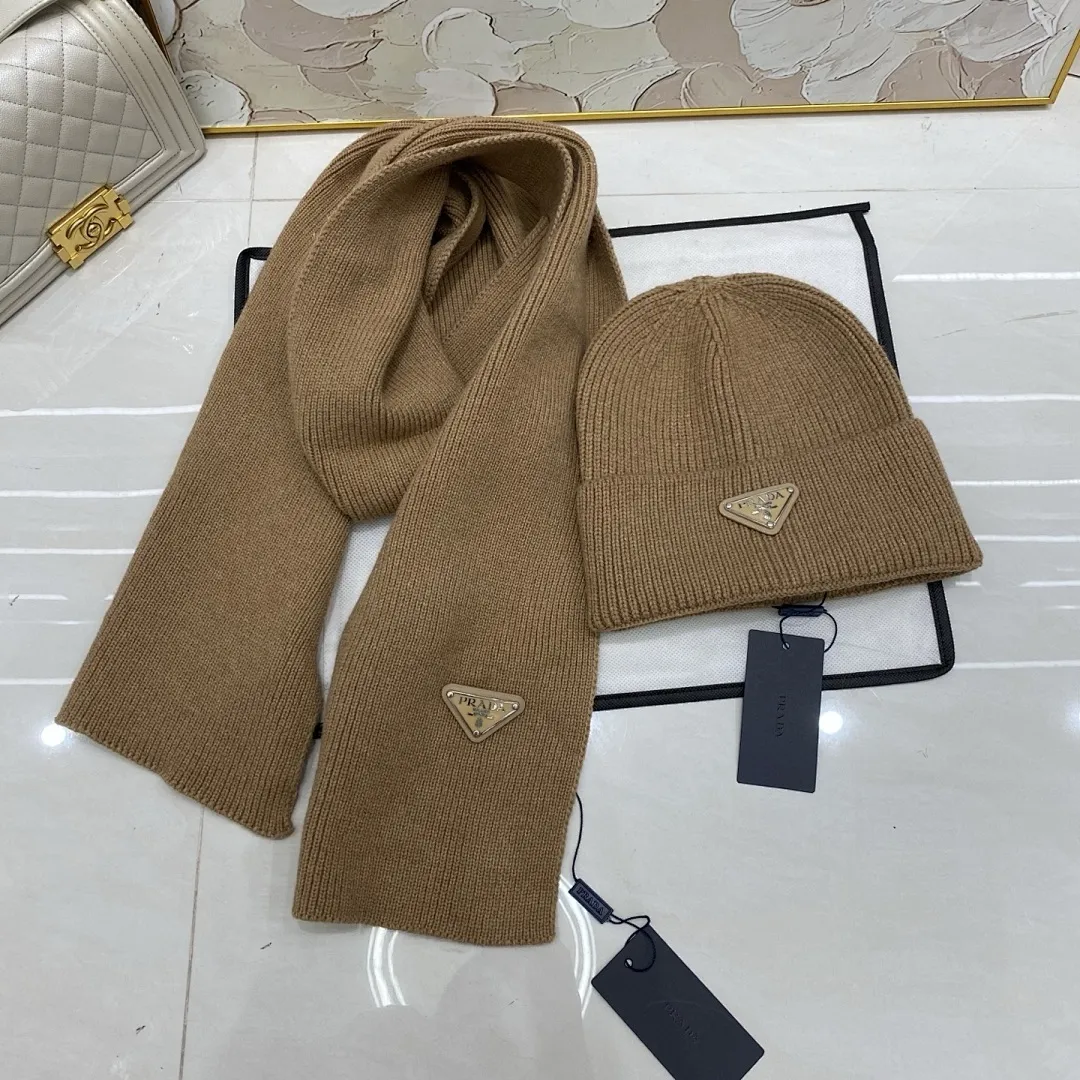 Prada 羊绒针织帽+围巾🧣