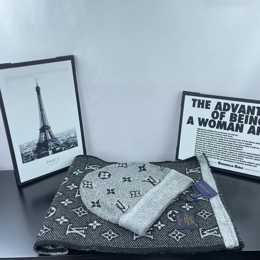 L家 【羊毛套装帽子-帽子➕围巾】经典套装帽子！成分：70%羊毛➕30%兔毛。