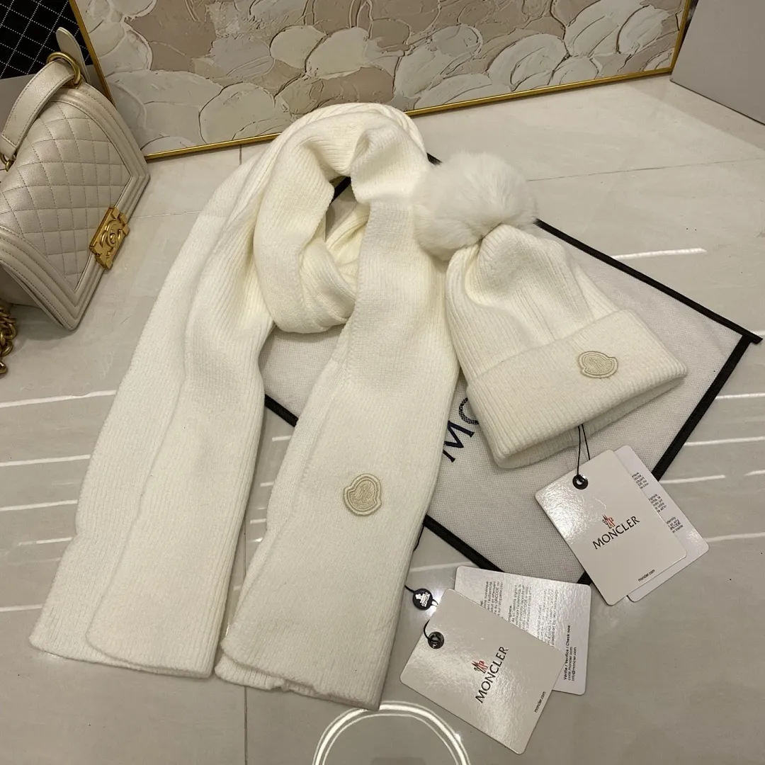 Moncler蒙口 羊绒针织帽(狐狸毛球)+围巾🧣