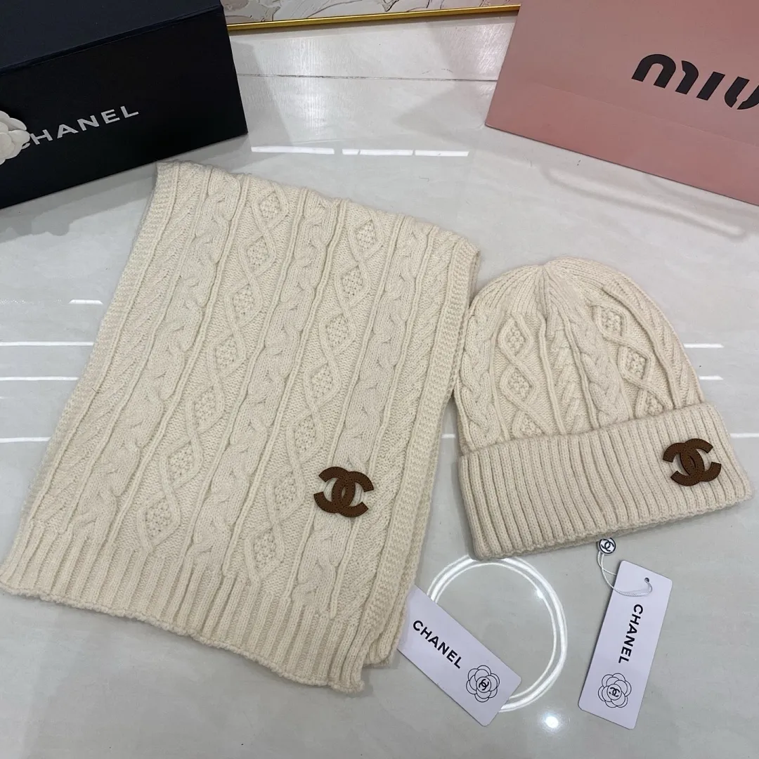 Chanel 羊绒套装：围巾🧣/羊绒针织帽