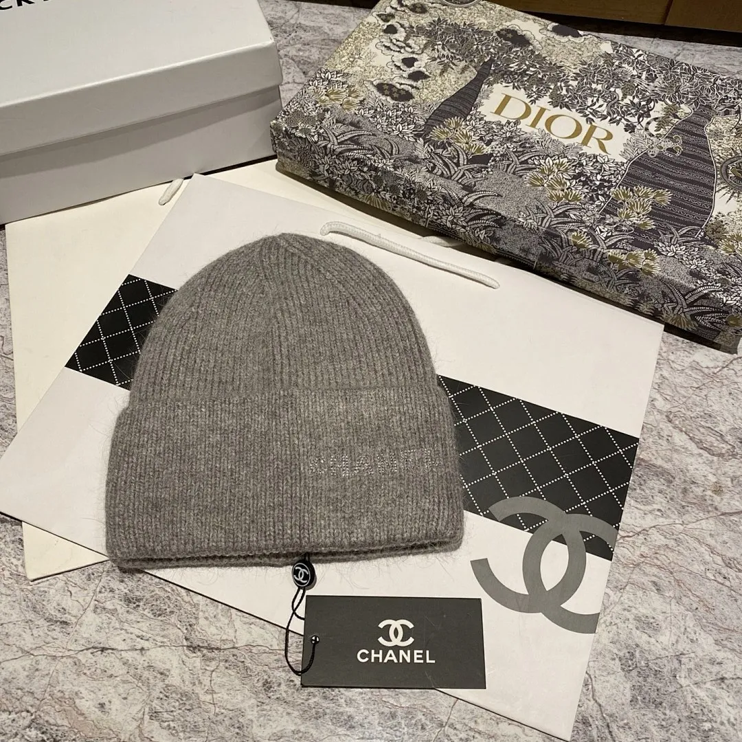CHANEL 兔毛针织帽