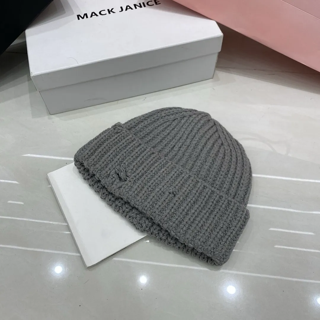 破洞针织帽 简单又不失个性感