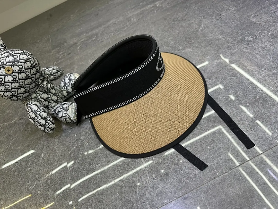 普拉达超大檐空顶帽