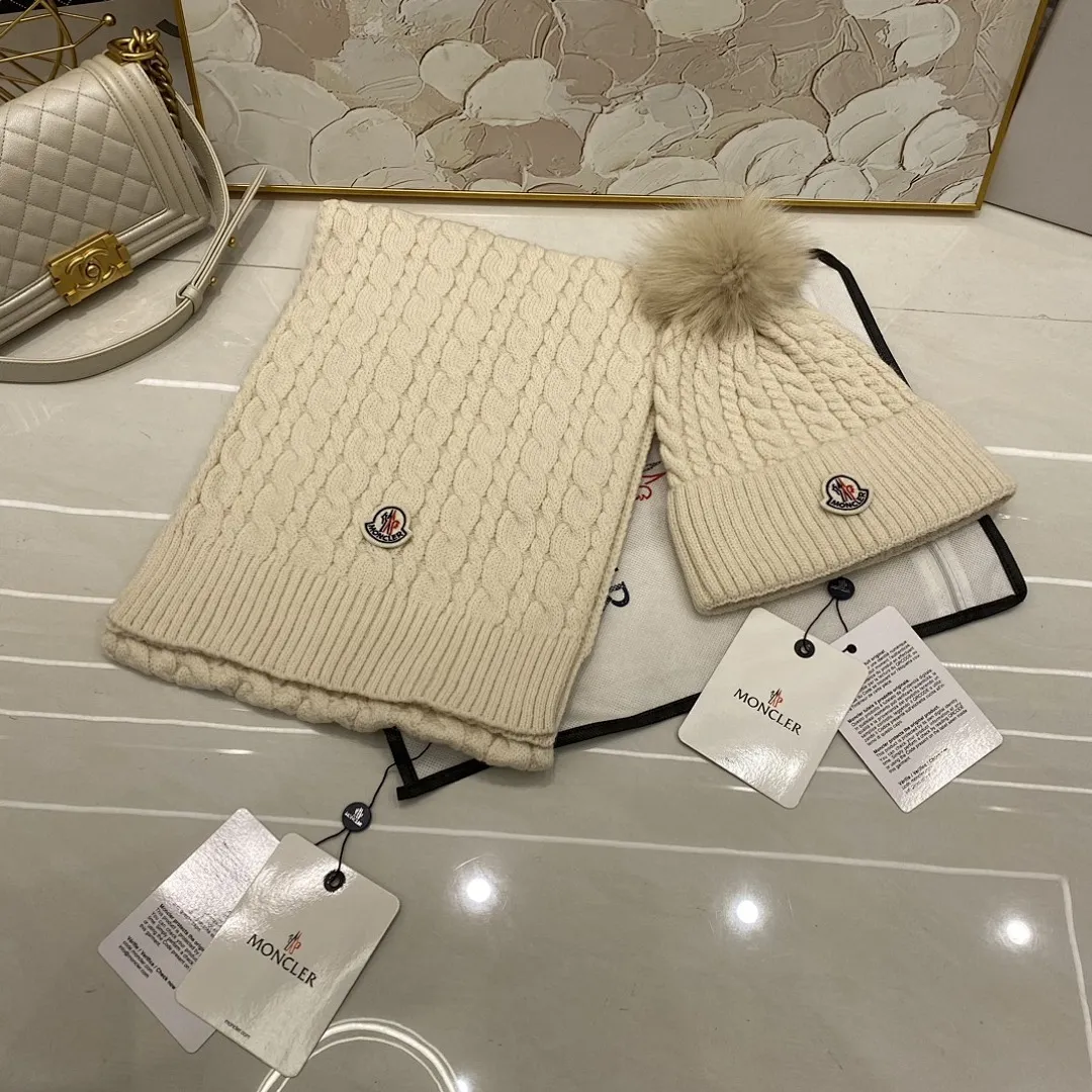 Moncler蒙口 麻花羊绒针织帽（狐狸毛球）+围巾🧣