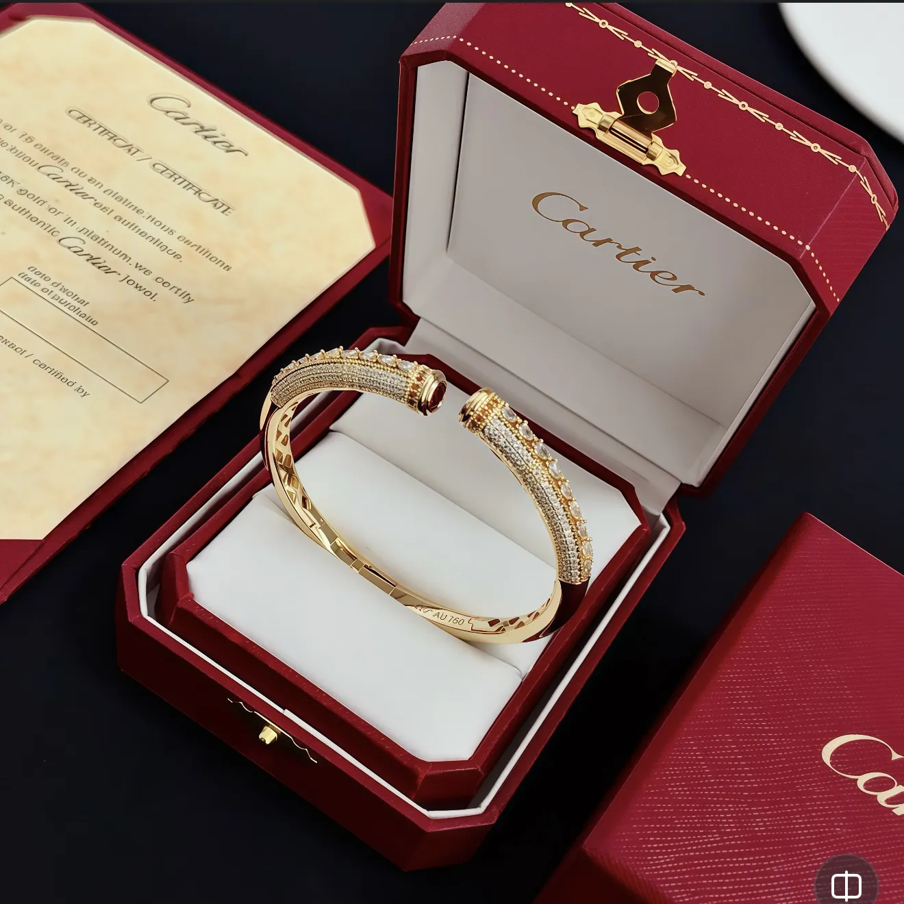P125 卡地亚手镯 高端定制版本 镶嵌钻工艺 V金材质 经典而时尚风格 用凌厉线条重构爱情美学!打破常规,镶嵌钻设计反而成就高级感天花板——无需浮华堆砌,爱本应纯粹如初 卡地亚受众多明星网红的爱戴 豹子系列手镯 绝对是永恒经典 而且男女不限 年龄不限 !戴上它你就是焦点!