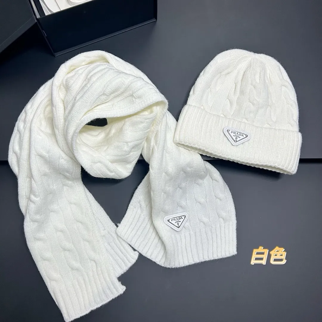 PRADA o围巾+帽子套装