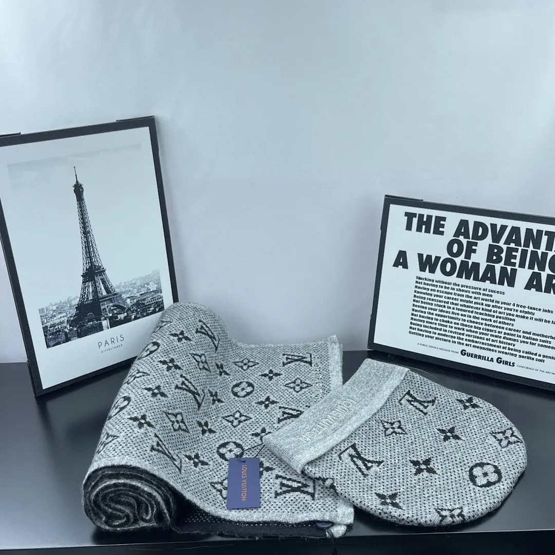 L家 【羊毛套装帽子-帽子➕围巾】经典套装帽子!成分:70%羊毛➕30%兔毛。