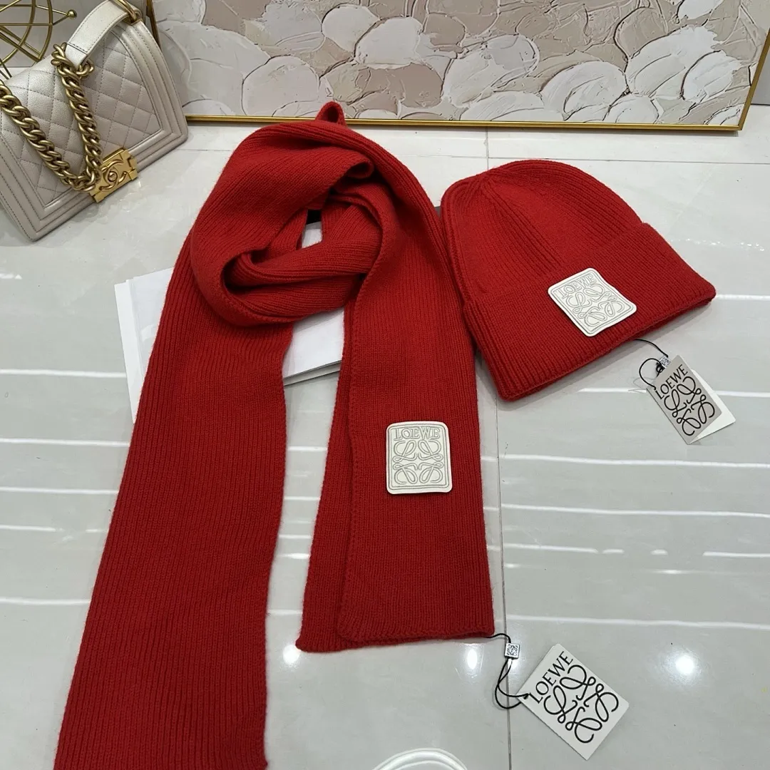 Loewe 羊绒针织帽+围巾🧣