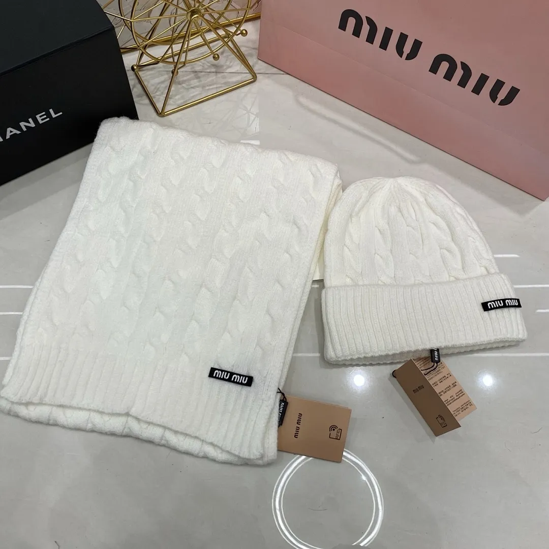 MIU MIU 两件套 羊绒针织帽+围巾