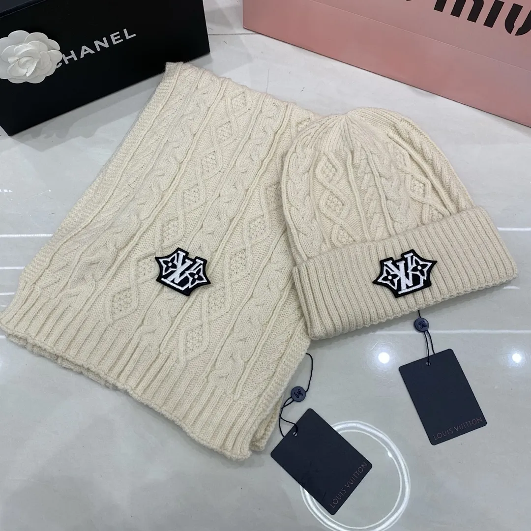 Lv 羊绒套装：围巾🧣/羊绒针织帽