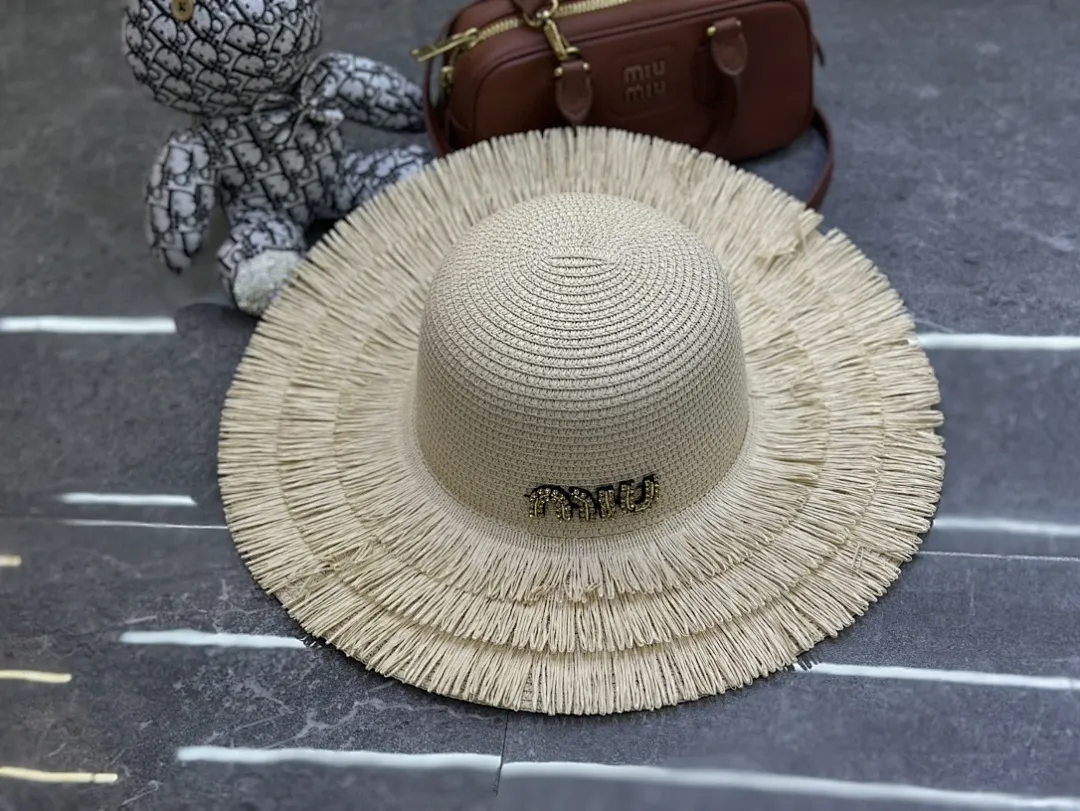 Miumiu 爆款裙边大檐帽