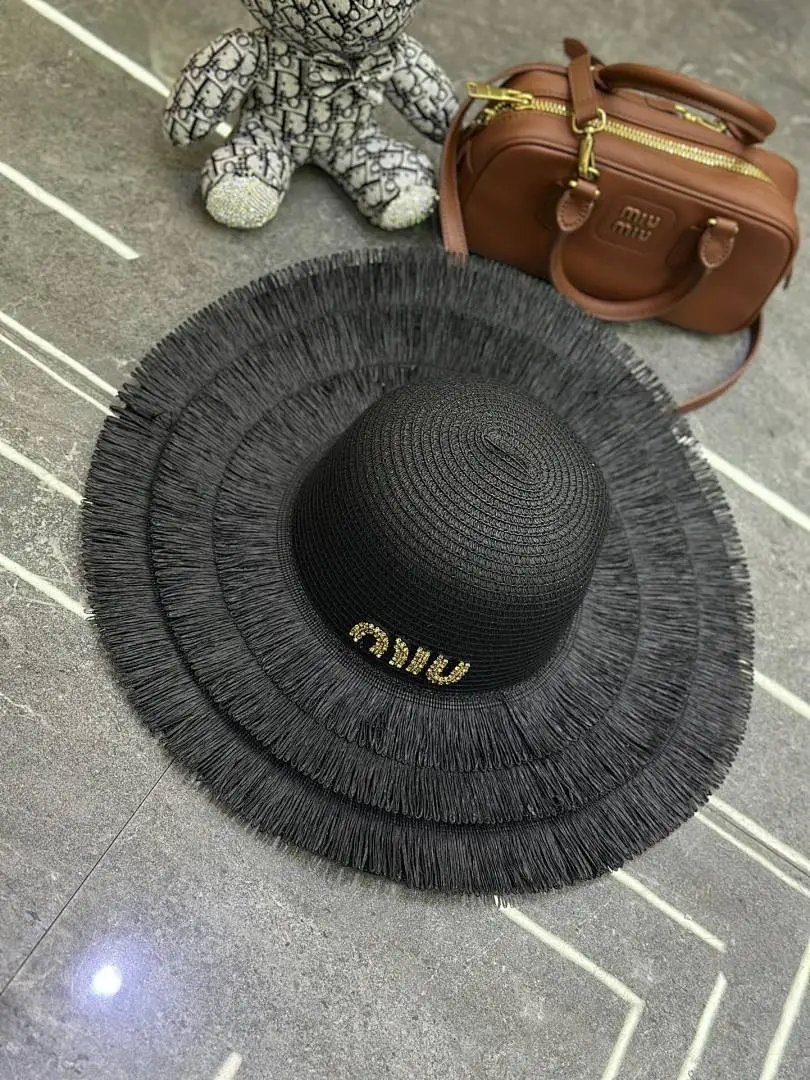 Miumiu 爆款裙边大檐帽