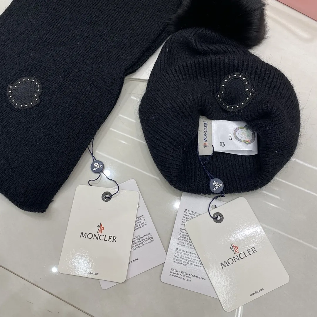 Moncler 套装：羊绒围巾🧣/兔毛针织帽+狐狸毛球