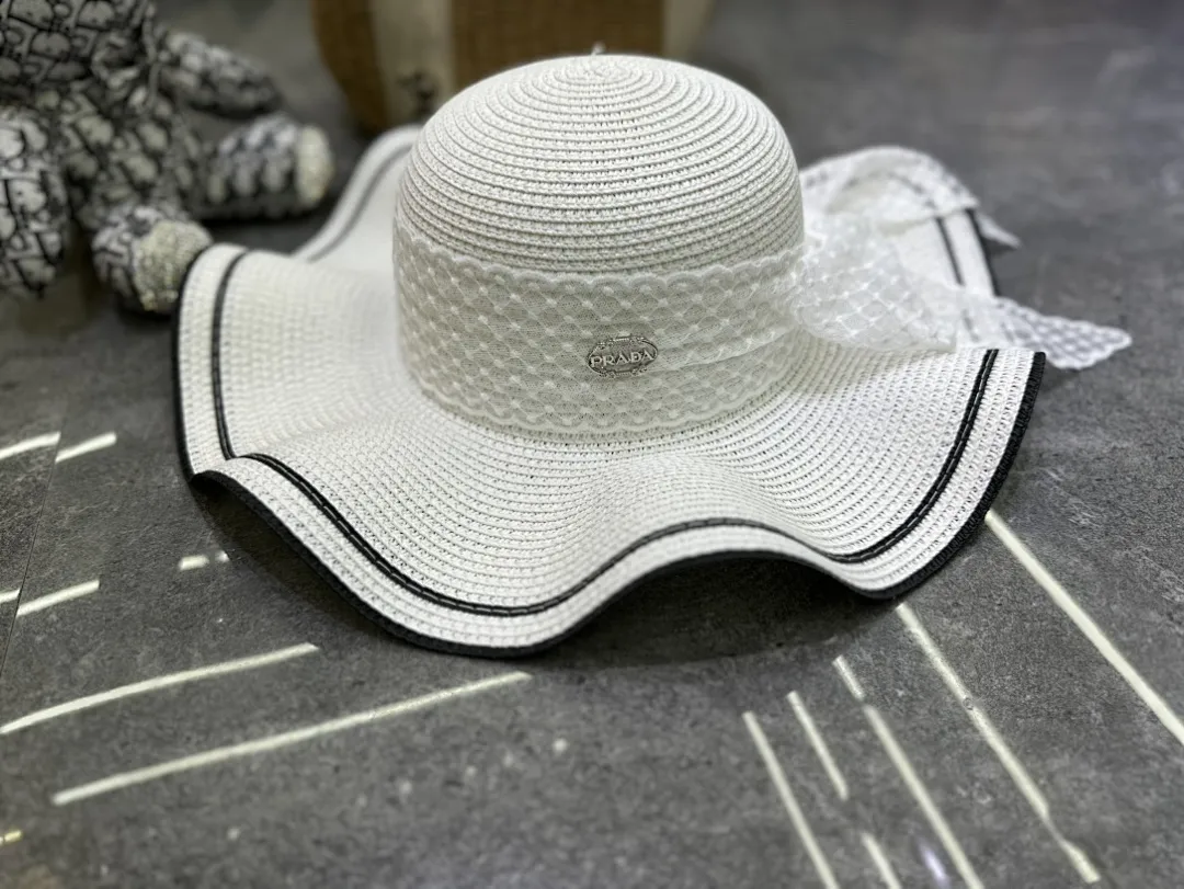 普拉达爆款蕾丝波浪边大檐帽